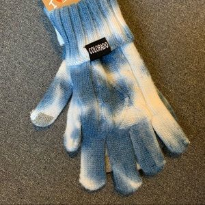 Robin Ruth of the Rockies blue knit colorado gloves